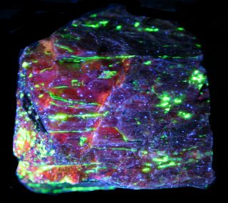Hardystonite,  bustamite fluorescent minerals,  Franklin,  NJ 2
