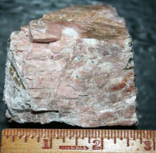 Hardystonite,  bustamite fluorescent minerals,  Franklin,  NJ 3