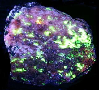 Hardystonite,  bustamite fluorescent minerals,  Franklin,  NJ 8