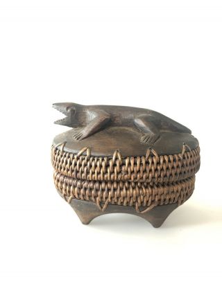 Antique Native American Indian Basket With Carved Figure (alligator Or Lizard?)