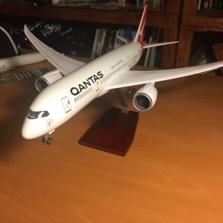 Qantas B787 1:130 Model Huge 1:100 Like 17 Inches