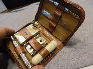 VINTAGE WESTERN GERMAN TRAVEL MATE RAZOR WITH LEATHER CASE 4