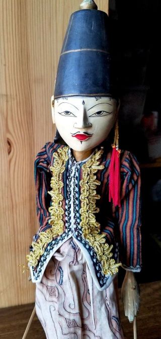 WAYANG GOLEK THREE DIMENSIONAL WOODEN ROD PUPPET.  FEZ HAT,  TWO FACE COLORFUL. 6