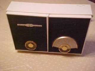 Vintage Philco Twin Speaker Tube Radio / Model H836 - 124