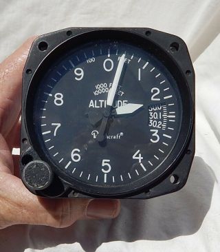 Beechcraft King Air 90 Pilots Altimeter Indicator Gauge Instrument