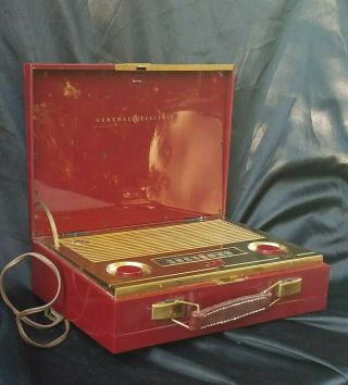 General Electric Portable Tube Radio - Model 145 - Early 1950 