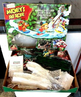1993 Disney Mr Christmas Mickeys Ski Slope Complete