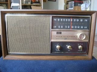 Vintage Rca Victor Am/fm Radio - Model Rhc33w Color Walnut &