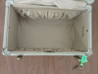 White Samsonite Makeup Train Case Luggage Carry On w/mirror & key vintage 5