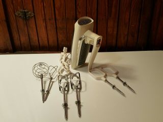 Vtg General Electric Ge 3 - Speed Hand Held Mixer Model 10m47 White W/attachments