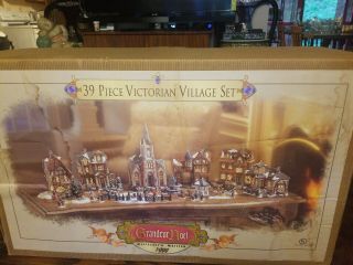 1999 Grandeur Noel Collectors Edition 39 Piece Victorian Christmas Village Set