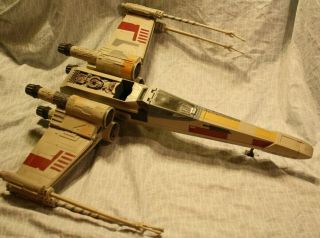 Hasbro 2011 Star Wars X - Wing Fighter Toy Model