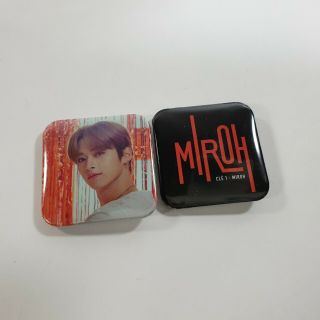 Stray Kids Hi - Stay Tour Finale In Seoul Lucky Box Lee Know Pin Button 2ea K - Pop