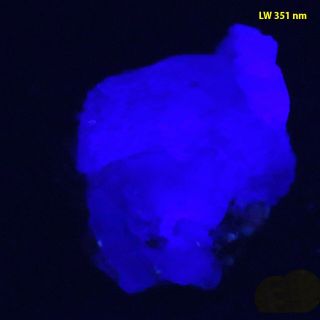 bb: Fluorescent Fluorite w/ Pyrite,  Calcite,  Scheelite from Peru - Colors 4