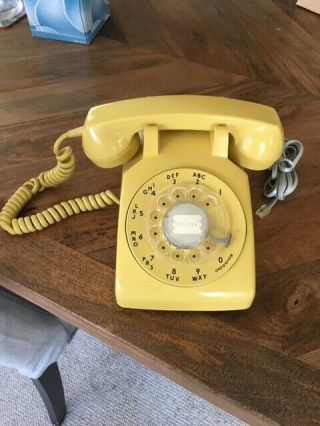 Vintage Bell System Yellow Rotary Dial Desk Phone Telephone (made In Canada)