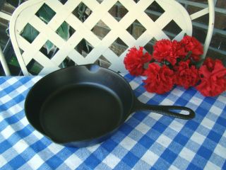 Lodge Hammered Cast Iron 5 Skillet With Heat Ring – Cleaned And Seasoned