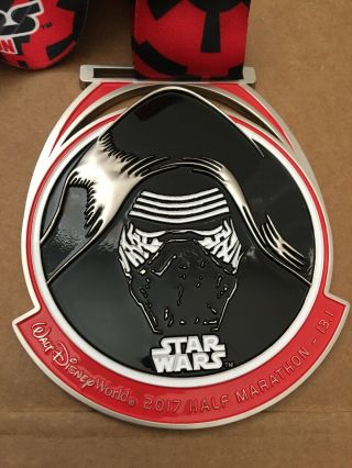 2017 Walt Disney World Star Wars Dark Side Half Marathon Medal Kylo Ren