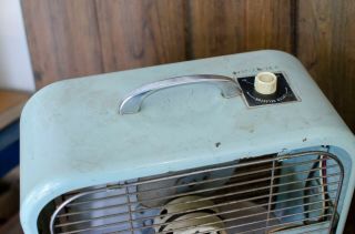 Vintage LAKEWOOD Windsor Metal Box Fan Blue color 4