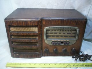 Vintage " Motorola " Walnut Tube Table Radio,  Model 62 T1,  C.  1940
