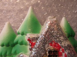 VINTAGE CHRISTMAS BLOW MOLD DIORAMA SANTA REINDEER HOUSE PINE SCENE GLITTER 3
