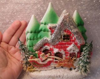 VINTAGE CHRISTMAS BLOW MOLD DIORAMA SANTA REINDEER HOUSE PINE SCENE GLITTER 8