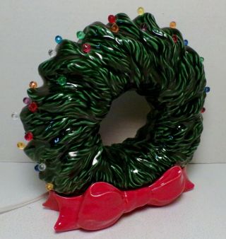 Vtg Handpainted Multicolored Light Up Ceramic Christmas Wreath W/ Red Bow Base