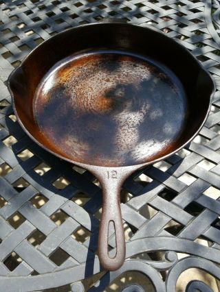Vintage Unmarked Wagner Ware 12 Cast Iron 14in.  Skillet Frying Pan Pour Spouts