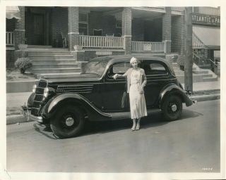 1935 Ford V - 8 Tudor Sedan 8 X 10 Auto Press Photo With Prize Winner
