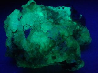 Brightly fluorescent gem hyalite opal specimen - San Luis Potosi,  Mexico M20 8