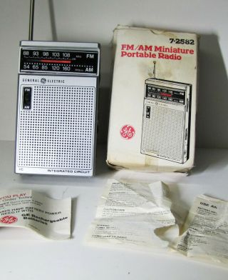 Vintage General Electric GE Portable Handheld AM/FM RADIO 7 - 2582 Old Stock 3