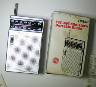 Vintage General Electric GE Portable Handheld AM/FM RADIO 7 - 2582 Old Stock 6