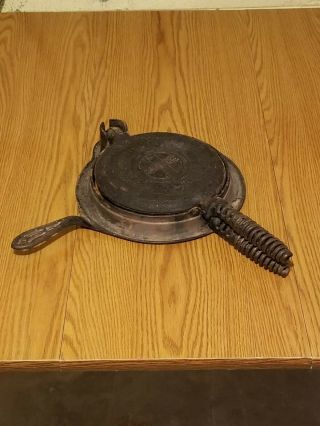 Griswold No.  8 Cast Iron Waffle Iron With Short Base And Metal Handles