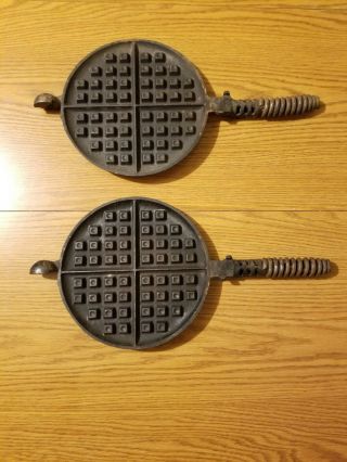 Griswold No.  8 Cast Iron Waffle Iron with Short Base and metal Handles 2