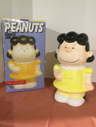 Peanuts Lucy Cookie Jar By Benjamin & Medwin