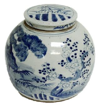 Vintage Style Blue And White Porcelain Lidded Ginger Jar Floral Motif 10 "