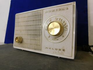 Vintage Admiral Deluxe Y3513 Desk Top Tube Radio White & Gold Needs 2 Tubes