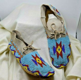 Lakota Sioux Indian Native American Beaded Hide Moccasins Beadwork Mid - 20th Cent