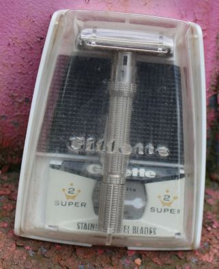 Vintage Gillette Safety Razor In Plastic Case With Blades