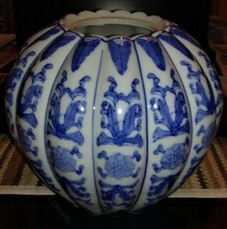 Old Vintage Chinese Ginger Jar 7 " Tall With 15 Ribs Blue And White Porcelain