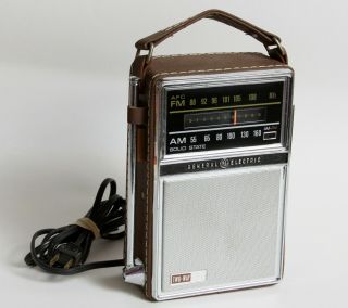 Ge Portable Radio Am/fm 2 - Way Power Vtg General Electric Model 7 - 2877f Solid Ste