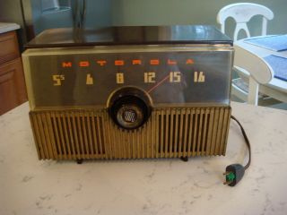 Vintage 1952 Motorola 52h11u Tube Radio W/gold Grill Mid Century Design
