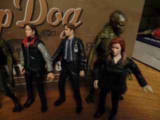 X Files Lunch Box And 5 Action Figures In