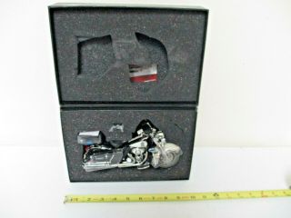 Harley - Davidson Black & White Flhp Road King Police Version By Dcp 1/12th Scale