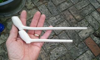 A Early Clay Pipes With Long Stems C1700