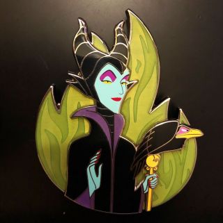 Disney Maleficent Busted Fantasy Pin Mali Sleeping Beauty Flame Diablo Glow Le50