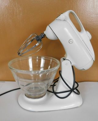 Vintage Hobart Kitchenaid Stand Mixer White Model 3 - C Glass Beehive Pyrex Bowl