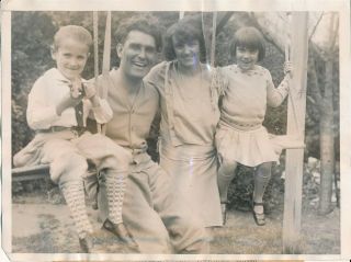 Maurice Graham & Family 1928 Press Photo World 