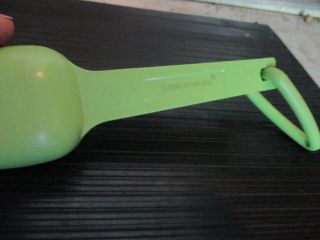 TUPPERWARE Vintage lime Green Nesting Set of 7 Measuring Spoons with Ring Holder 2