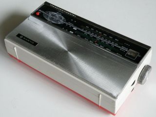 Rare Salmon Pink Sanyo Rp - 3310 Mw/sw1/sw2 Portable Transistor Radio,  Partly