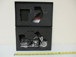 Harley - Davidson Vivid Black Flhrc Road King Classic By Dcp 1/12th Scale